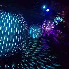  kvēlojo&scaron;as bumba ar led