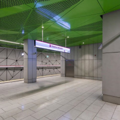 Var  avas metro stacija ... 2