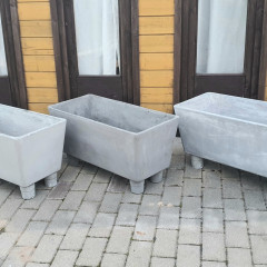 Latvijā ražoti betona puķu podi