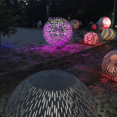 Īpa&scaron;a dizaina āra pagalmā lampa